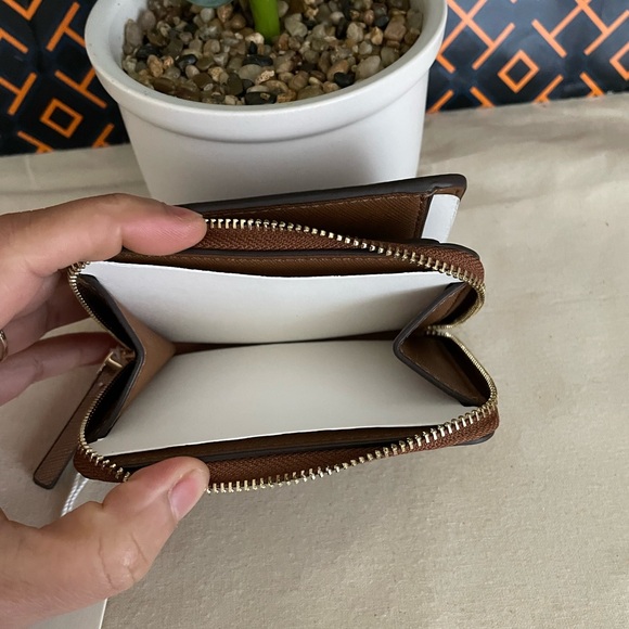 NWT , tory burch Emerson mini wallet brown - Picture 6 of 10